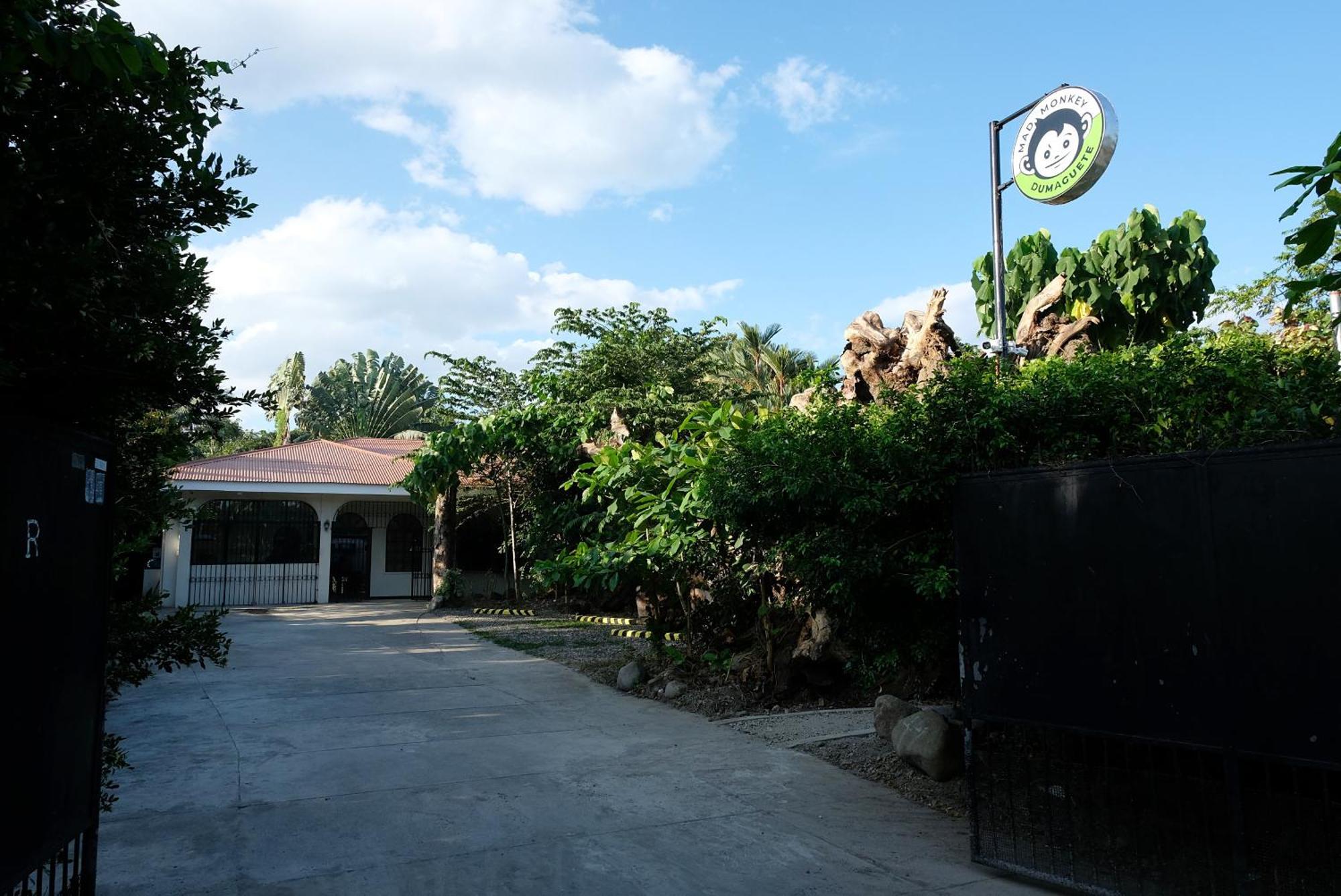 Hostel Mad Monkey Dumaguete Dumaguete City Exterior foto
